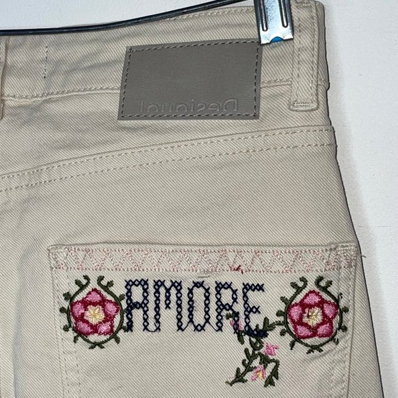 💗Desigual Women’s Denim Cream Pants Embroidered Amore Floral Size EUR 36 - Picture 3 of 13
